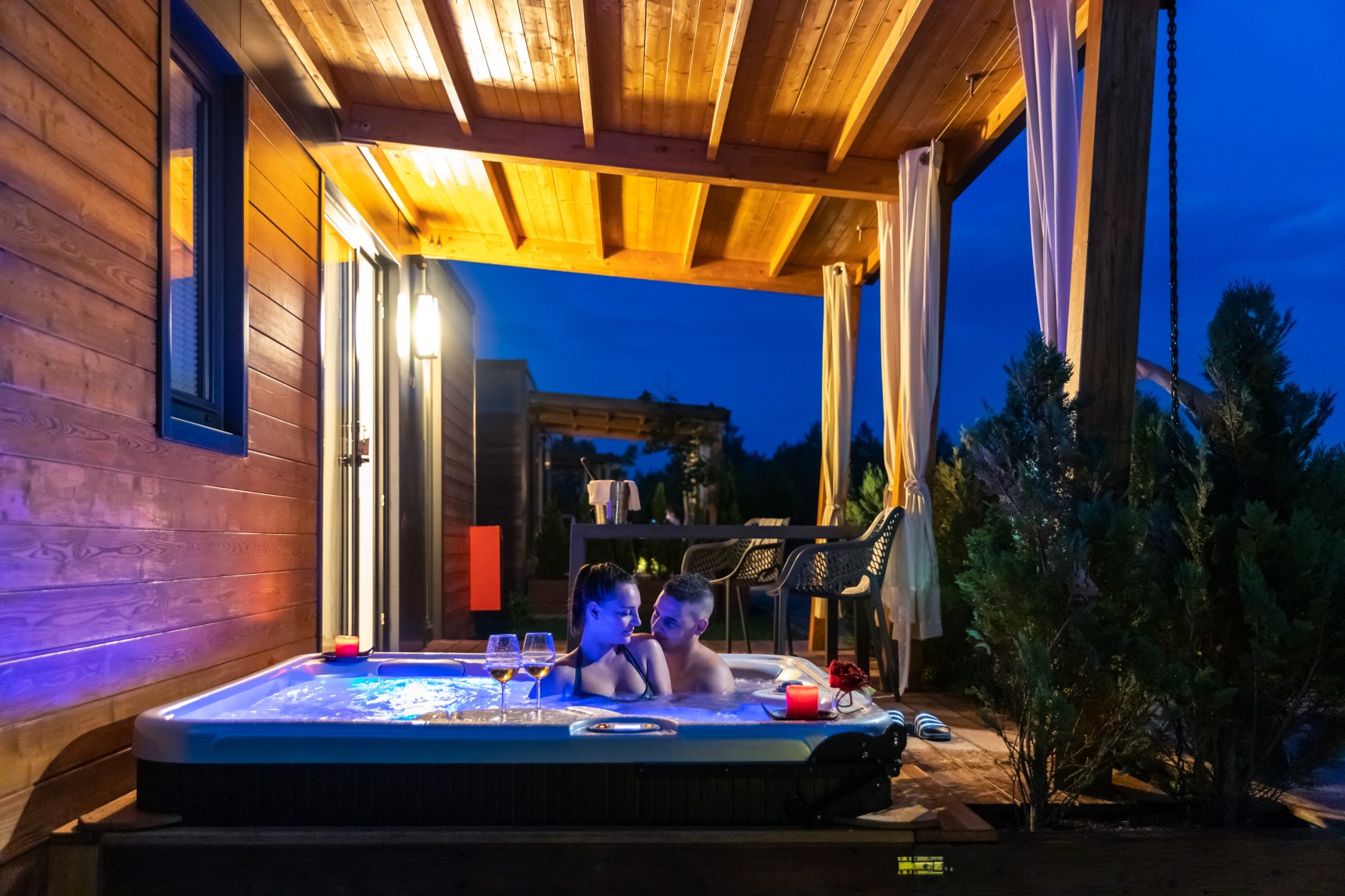 Luxury mobile home with outdoor jacuzzi