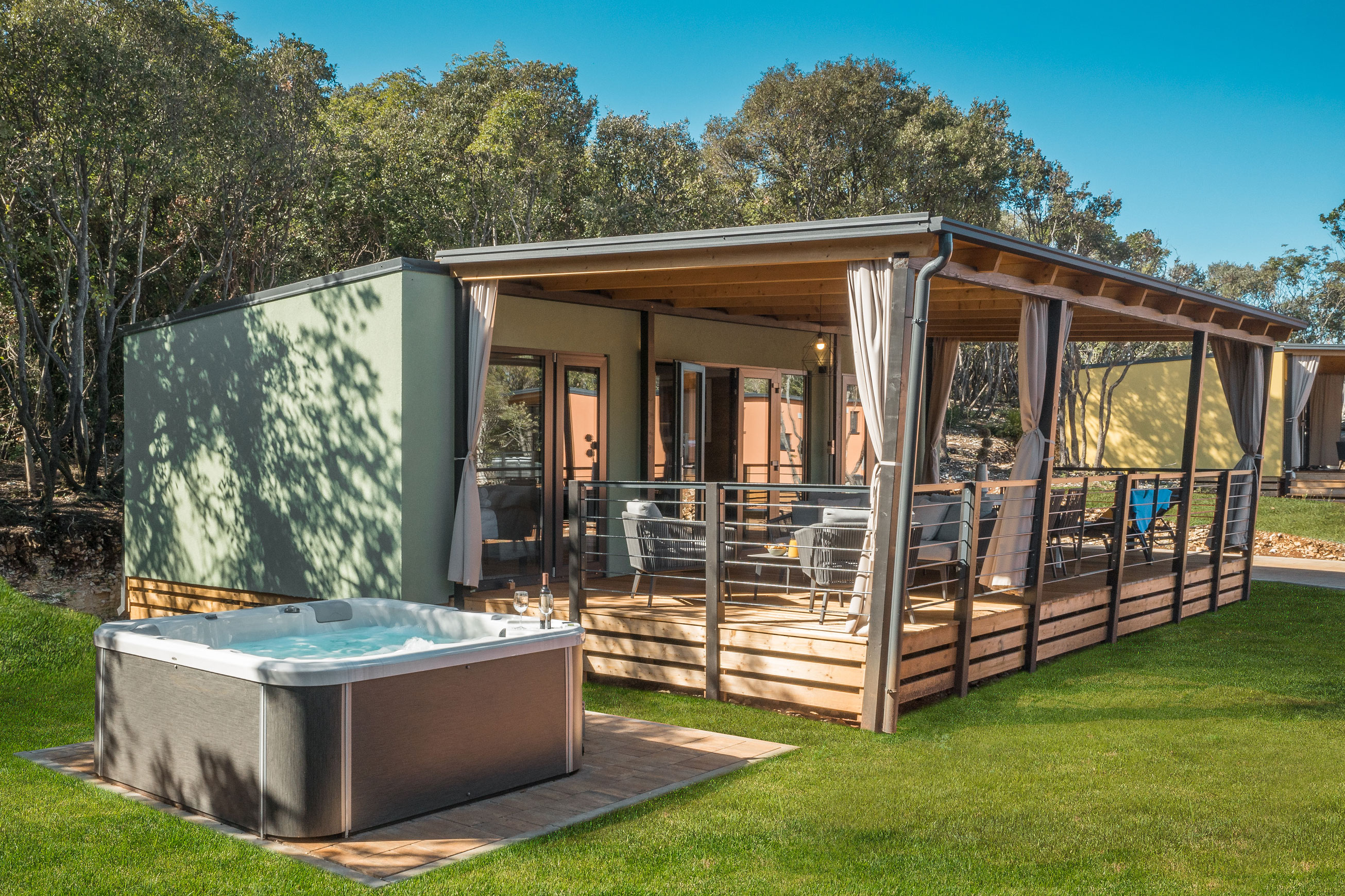 VILLA PRESTIGE WITH JACUZZI