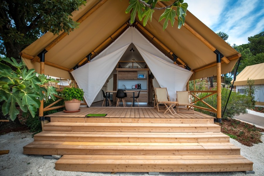 Premium safari tenda con tre camere da letto (4+2)