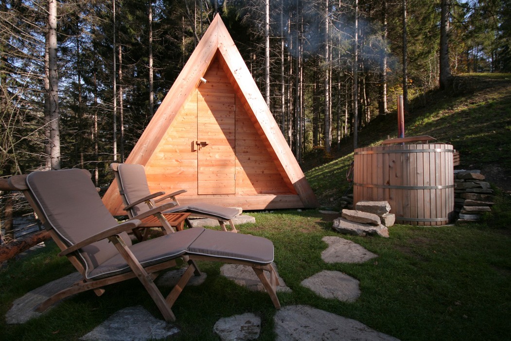 Glamping hut with a hot tub, bathroom, and breakfast