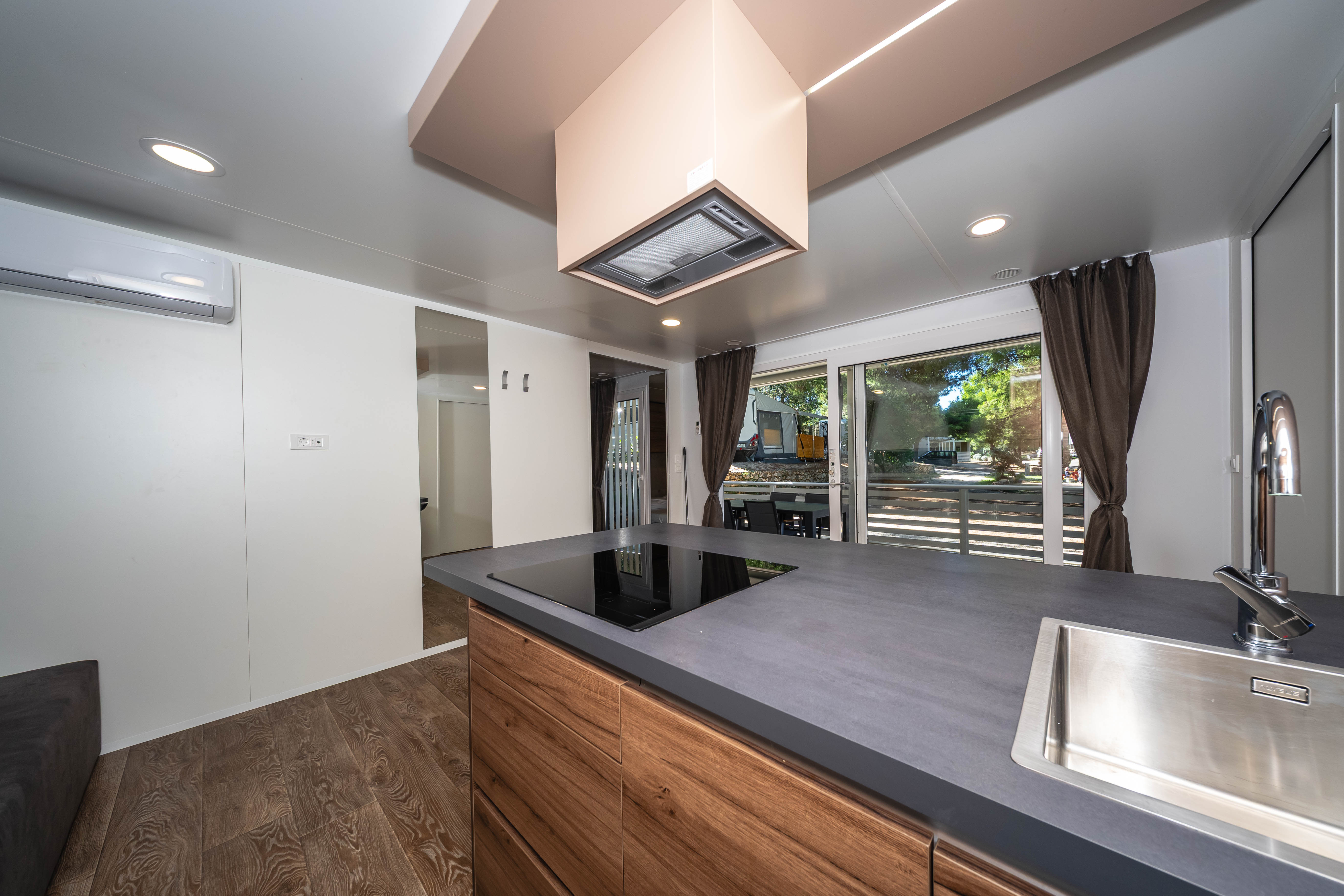 Delux Mobile Home