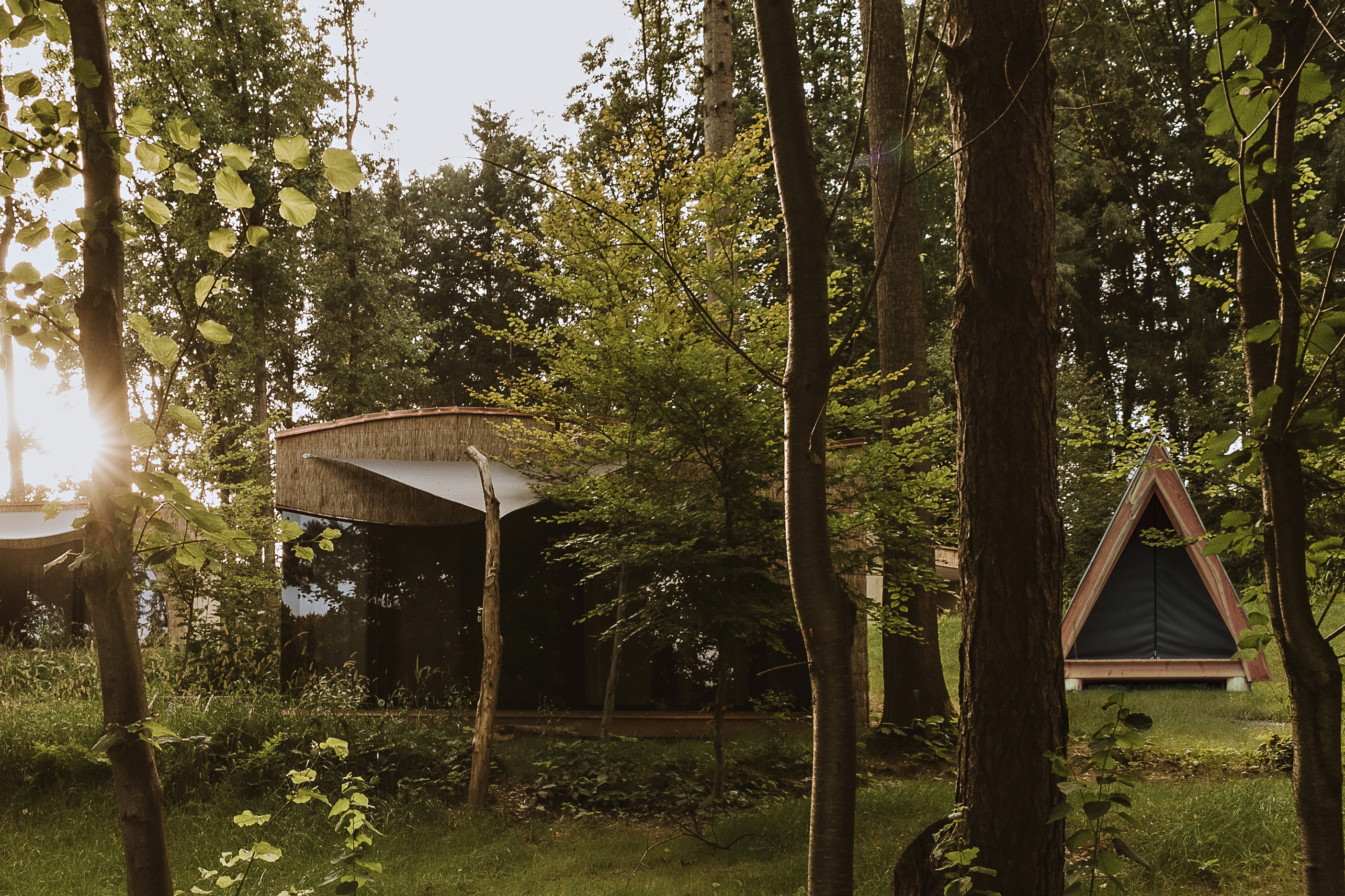 Maison du lac plus tente en bois - rangée de rive