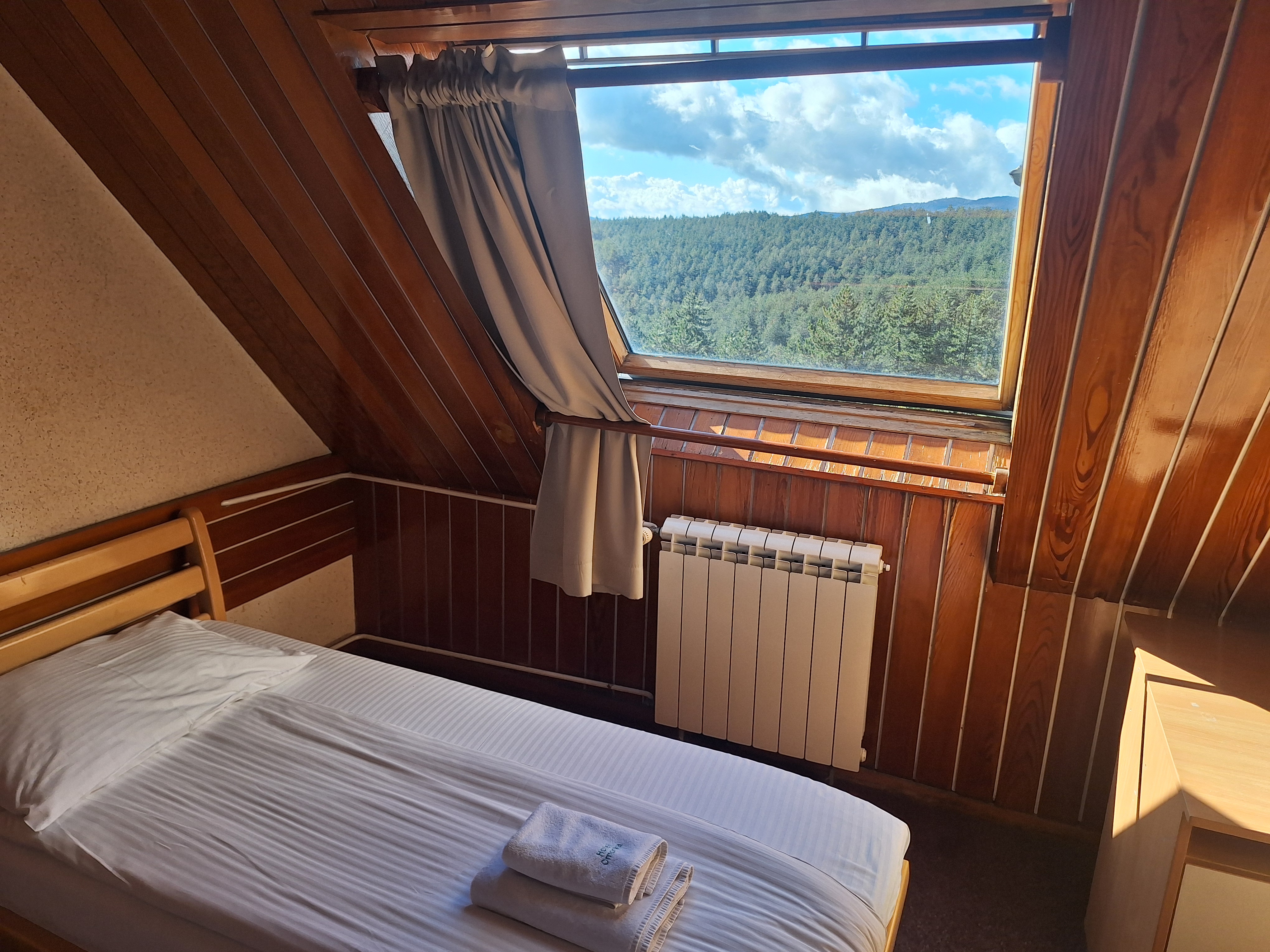 Economic 1/3 Room with View